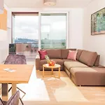 Triiiple Tower Dream Apartments With Rooftop-Summer-Pool