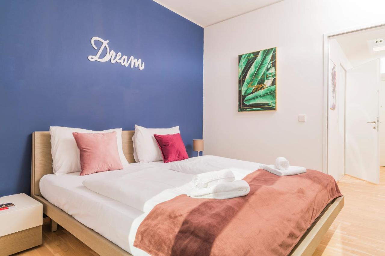 Triiiple Tower Dream With Rooftop-summer-pool Apartment Wien