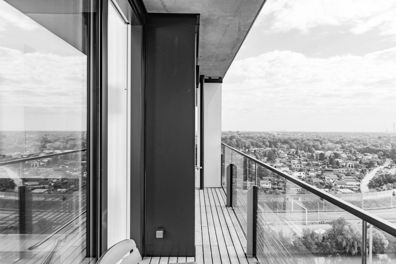 Triiiple Tower Dream With Rooftop-summer-pool Apartment